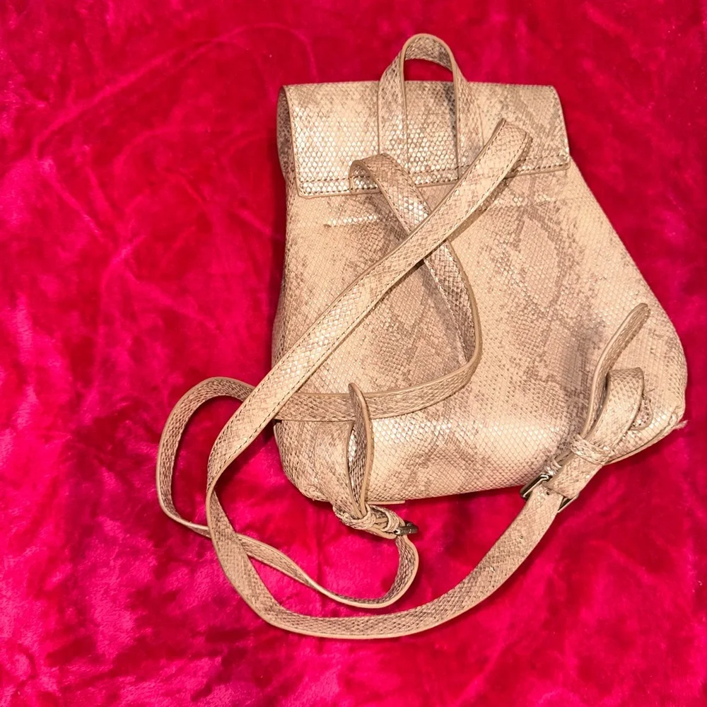 Elegant Tan Women's Bag - Picture 8 of 8